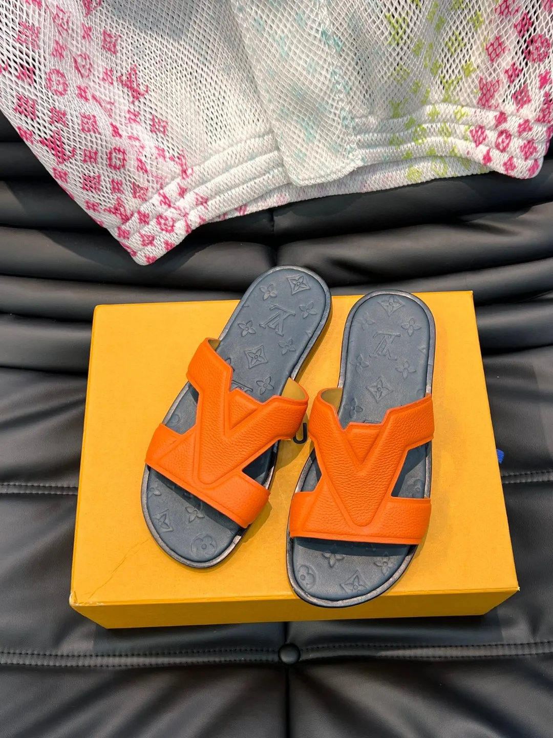 Louis Vuitton papucs